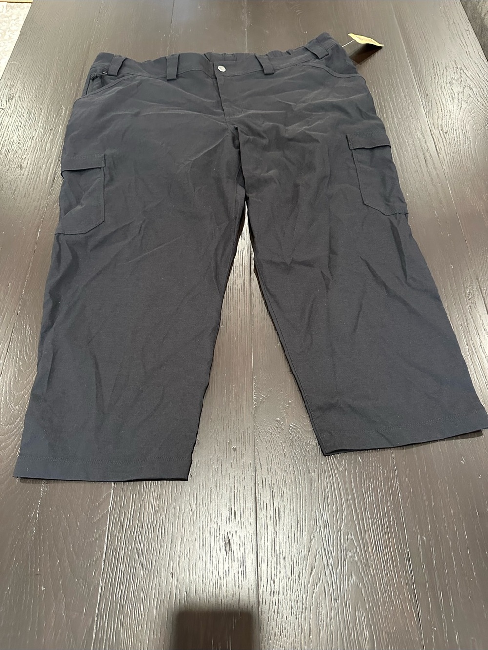 NWT Duluth Trading Women’s Black Cargo Capris